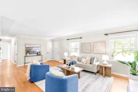 Living - 4233 Spring View Ct, Jefferson, MD 21755 photo 3 of 4