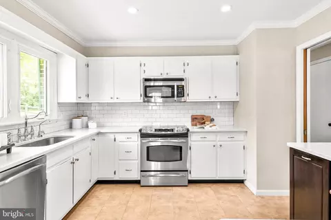 Kitchen - 4233 Spring View Ct, Jefferson, MD 21755 photo 5 of 8