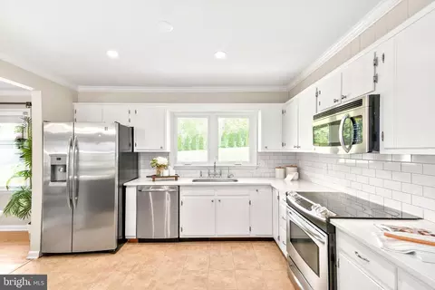Kitchen - 4233 Spring View Ct, Jefferson, MD 21755 photo 6 of 8