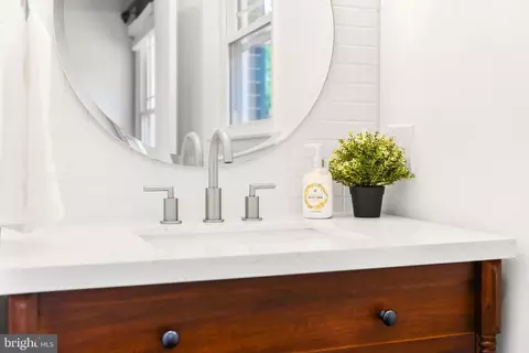Bath - 4233 Spring View Ct, Jefferson, MD 21755 photo 2 of 6