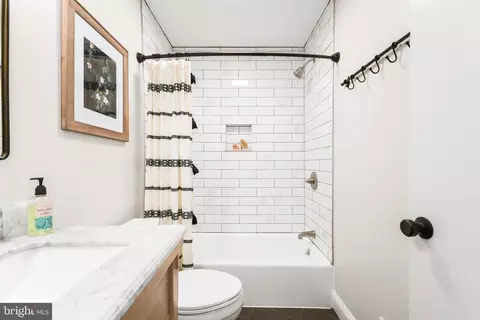 Bath - 4233 Spring View Ct, Jefferson, MD 21755 photo 4 of 6