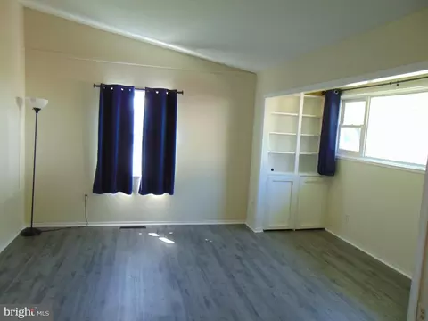 Living - 909 Oak St, Frederick, MD 21703 photo 1 of 5
