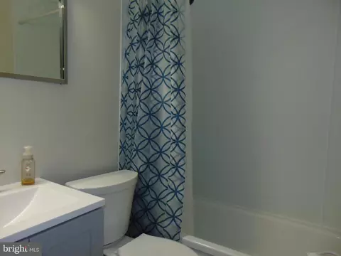 Bath - 909 Oak St, Frederick, MD 21703 photo 3 of 3