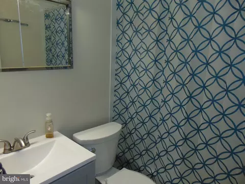 Bath - 909 Oak St, Frederick, MD 21703 photo 1 of 3