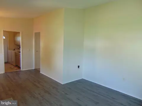 Living - 909 Oak St, Frederick, MD 21703 photo 4 of 5