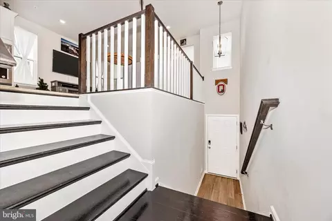 Entry Way - 2010 Alice Ct, Frederick, MD 21702 photo 2 of 15