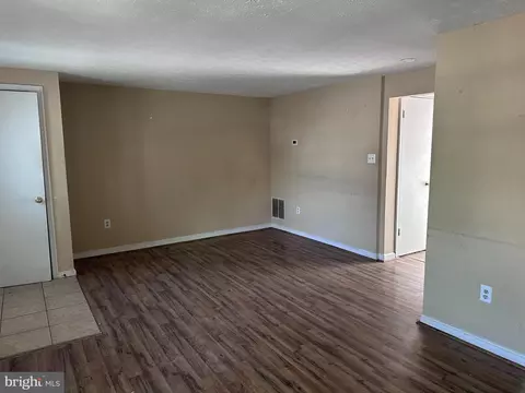 Living - 1488 Dockside Ct, Frederick, MD 21701 photo 2 of 6