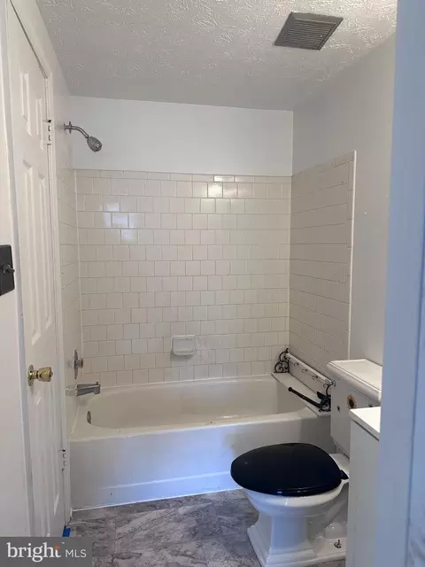 Bath - 1488 Dockside Ct, Frederick, MD 21701 photo 2 of 3