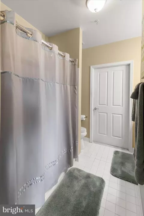 Bath - 2520 Waterside Dr #112, Frederick, MD 21701 photo 4 of 6