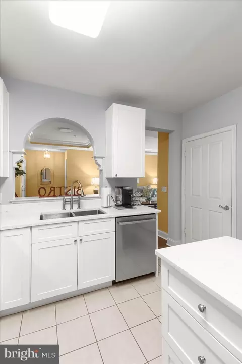 Kitchen - 2520 Waterside Dr #112, Frederick, MD 21701 photo 4 of 6