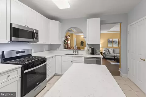 Kitchen - 2520 Waterside Dr #112, Frederick, MD 21701 photo 5 of 6