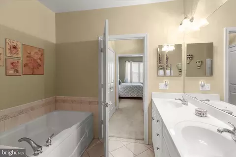 Bath - 2520 Waterside Dr #112, Frederick, MD 21701 photo 2 of 6