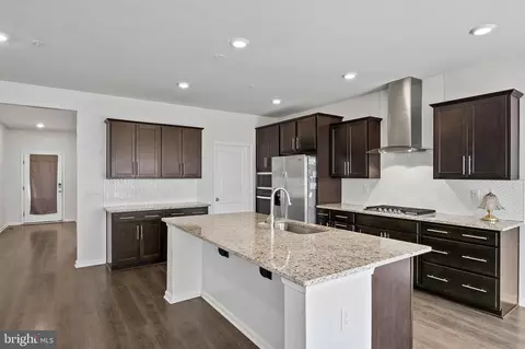 Entry Way - 831 Foundry St, Frederick, MD 21701 photo 5 of 17
