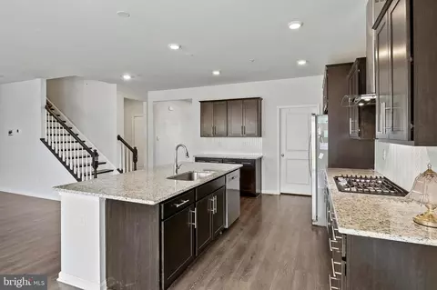Entry Way - 831 Foundry St, Frederick, MD 21701 photo 6 of 17