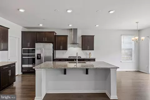 Entry Way - 831 Foundry St, Frederick, MD 21701 photo 4 of 17