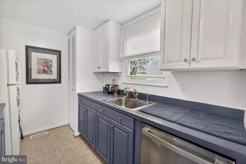 Kitchen - 431 Heather Ridge Dr, Frederick, MD 21702 photo 2 of 5