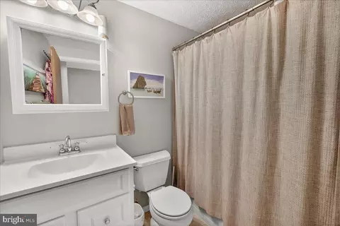 Bath - 431 Heather Ridge Dr, Frederick, MD 21702 photo 2 of 2