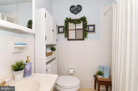 Bath - 6213 White Oak Dr, Frederick, MD 21701 photo 2 of 5