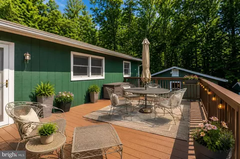 Exterior - 6213 White Oak Dr, Frederick, MD 21701 photo 7 of 11