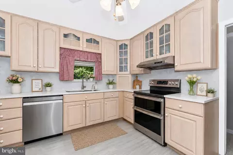 Kitchen - 6213 White Oak Dr, Frederick, MD 21701 photo 1 of 3