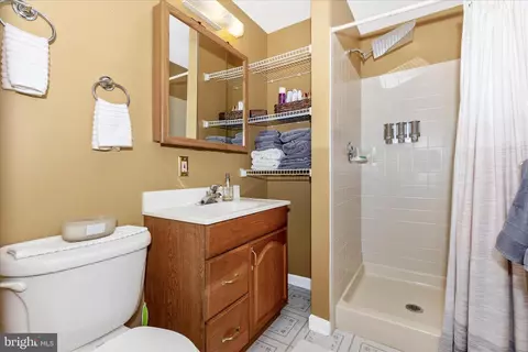 Bath - 105 Crossing Pointe Ct, Frederick, MD 21702 photo 4 of 4