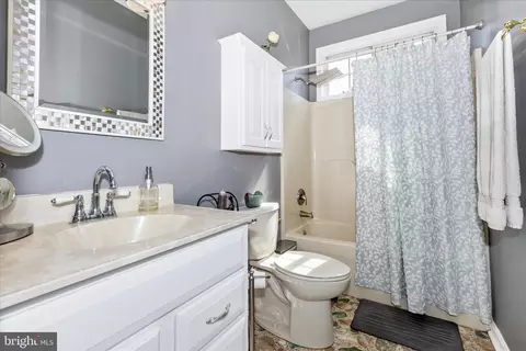 Bath - 105 Crossing Pointe Ct, Frederick, MD 21702 photo 3 of 4
