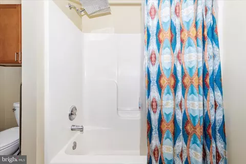 Bath - 105 Crossing Pointe Ct, Frederick, MD 21702 photo 2 of 4