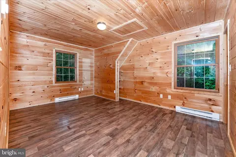 Bedroom - 5019 Old Swimming Pool Rd, Frederick, MD 21703 photo 6 of 7