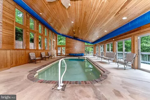 Exterior - 5019 Old Swimming Pool Rd, Frederick, MD 21703 photo 6 of 31