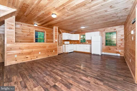 Living - 5019 Old Swimming Pool Rd, Frederick, MD 21703 photo 14 of 15