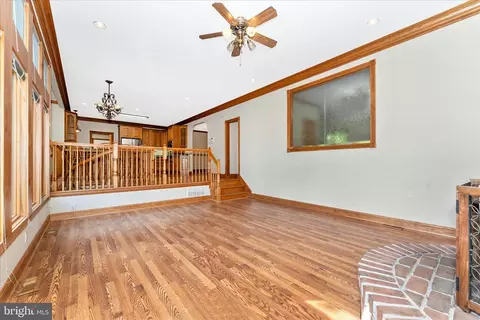 Living - 5019 Old Swimming Pool Rd, Frederick, MD 21703 photo 5 of 15