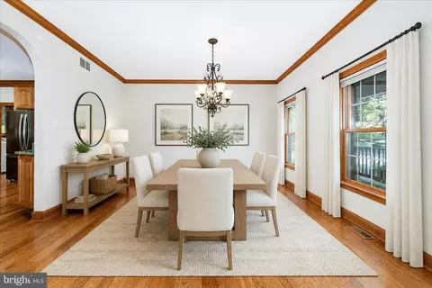 Dining - 5019 Old Swimming Pool Rd, Frederick, MD 21703 photo 2 of 4