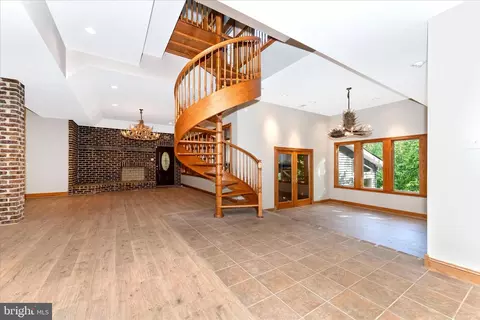 Living - 5019 Old Swimming Pool Rd, Frederick, MD 21703 photo 9 of 15