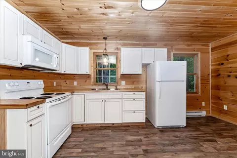 Kitchen - 5019 Old Swimming Pool Rd, Frederick, MD 21703 photo 4 of 4