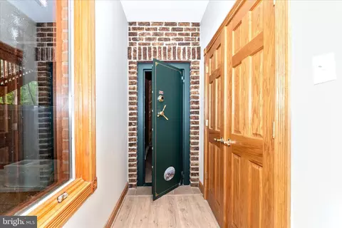 Entry Way - 5019 Old Swimming Pool Rd, Frederick, MD 21703 photo 6 of 6