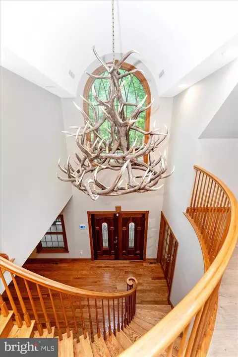 Entry Way - 5019 Old Swimming Pool Rd, Frederick, MD 21703 photo 2 of 6