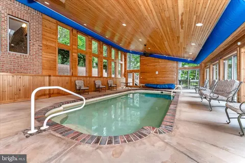 Exterior - 5019 Old Swimming Pool Rd, Frederick, MD 21703 photo 10 of 31