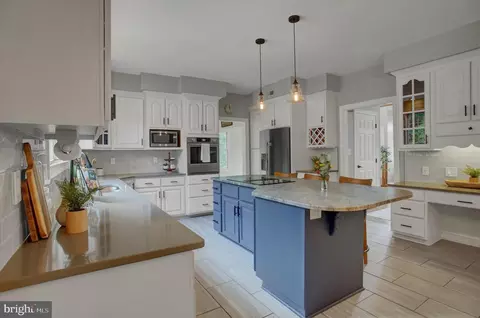 Kitchen - 6618 Nahal Dr, Frederick, MD 21702 photo 4 of 8