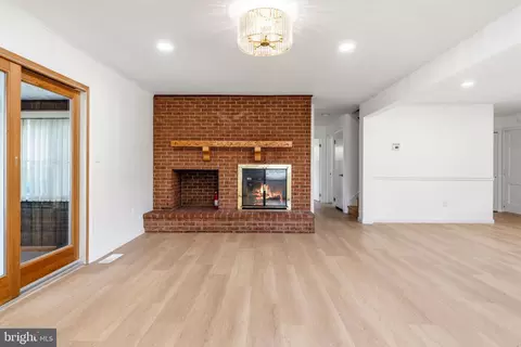 Living - 6783 Sunnybrook Dr, Frederick, MD 21702 photo 5 of 7