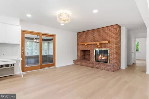 Living - 6783 Sunnybrook Dr, Frederick, MD 21702 photo 4 of 7