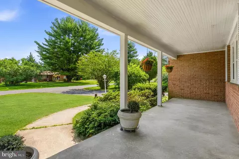 Exterior - 6783 Sunnybrook Dr, Frederick, MD 21702 photo 4 of 6