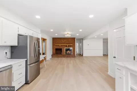 Living - 6783 Sunnybrook Dr, Frederick, MD 21702 photo 7 of 7