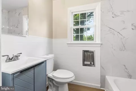 Bath - 6783 Sunnybrook Dr, Frederick, MD 21702 photo 1 of 3