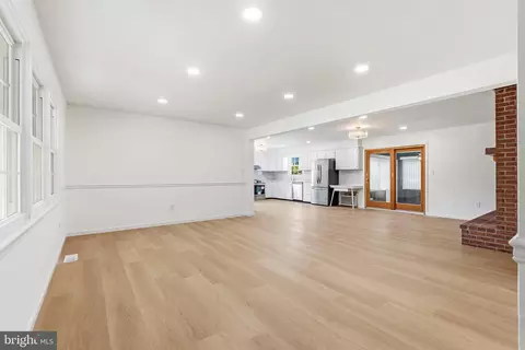 Living - 6783 Sunnybrook Dr, Frederick, MD 21702 photo 1 of 7