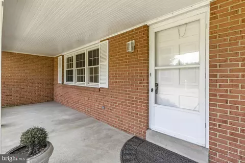 Exterior - 6783 Sunnybrook Dr, Frederick, MD 21702 photo 3 of 6