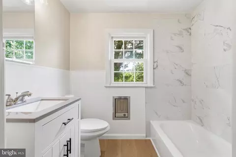 Bath - 6783 Sunnybrook Dr, Frederick, MD 21702 photo 3 of 3
