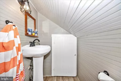 Bath - 506 Elm St, Frederick, MD 21701 photo 3 of 3