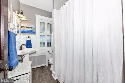 Bath - 506 Elm St, Frederick, MD 21701 photo 2 of 3