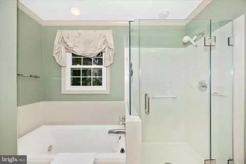 Bath - 803 Dunbrooke Ct, Frederick, MD 21701 photo 2 of 6