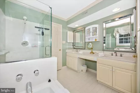 Bath - 803 Dunbrooke Ct, Frederick, MD 21701 photo 3 of 6